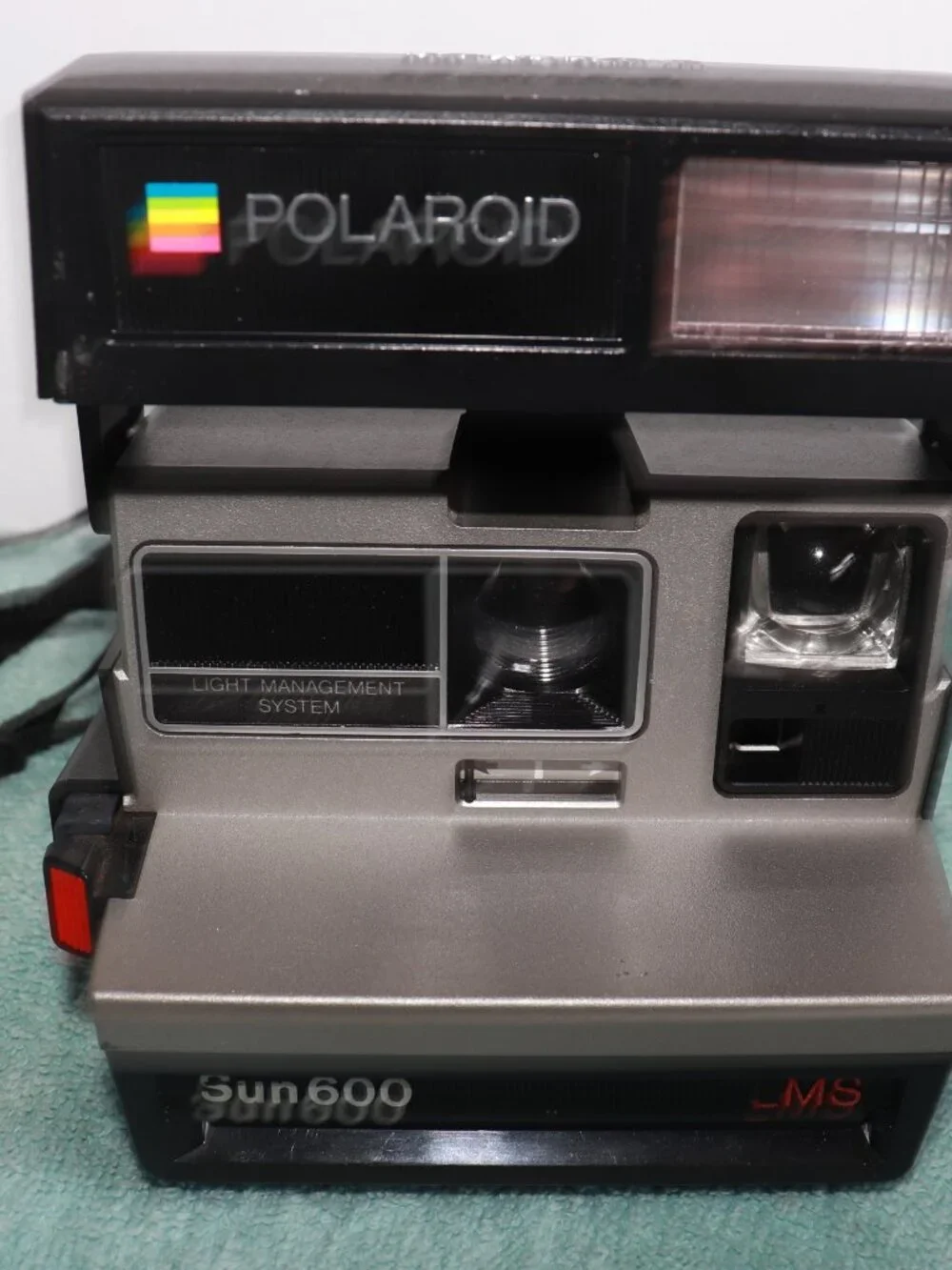 VTG Polaroid Sun 600 LMS Land Camera Instant Film Camera with Strap UNTESTED